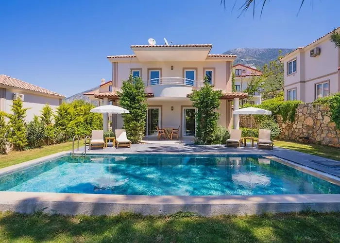 Oeluedenizde Genis Bahce Oezel Havuzlu Royal 11 Vila Fethiye