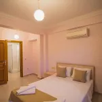 Villa Oeluedenizde Genis Bahce Oezel Havuzlu Royal 11