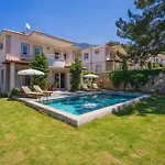 Villa ölüdenizde Geniş Bahçe özel Havuzlu Royal 11 *
