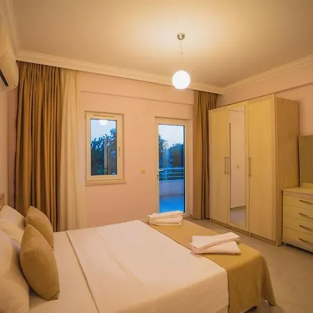 Oeluedenizde Genis Bahce Oezel Havuzlu Royal 11 Фетхие