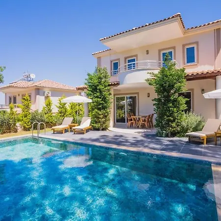 Oeluedenizde Genis Bahce Oezel Havuzlu Royal 11 Вилла