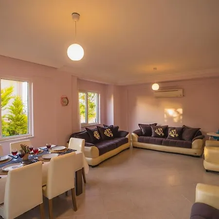 Вилла Oeluedenizde Genis Bahce Oezel Havuzlu Royal 11 *