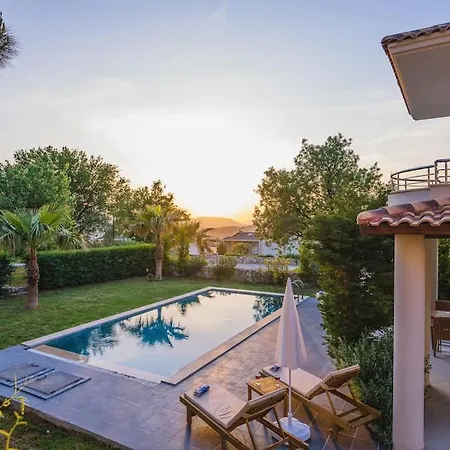 Oeluedenizde Genis Bahce Oezel Havuzlu Royal 11 Фетхие