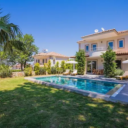 Oeluedenizde Genis Bahce Oezel Havuzlu Royal 11 Villa