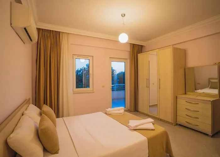 Oeluedenizde Genis Bahce Oezel Havuzlu Royal 11 Фетхие