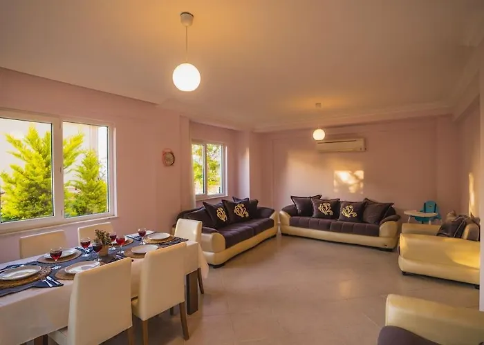 Вилла Oeluedenizde Genis Bahce Oezel Havuzlu Royal 11 *