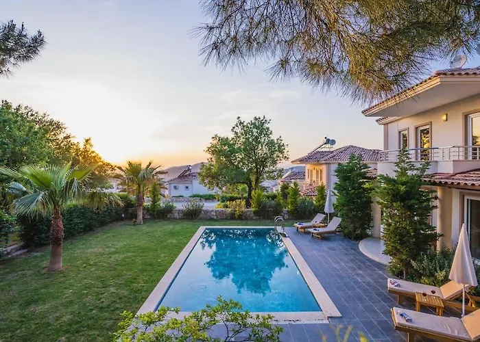 Вилла Oeluedenizde Genis Bahce Oezel Havuzlu Royal 11 *