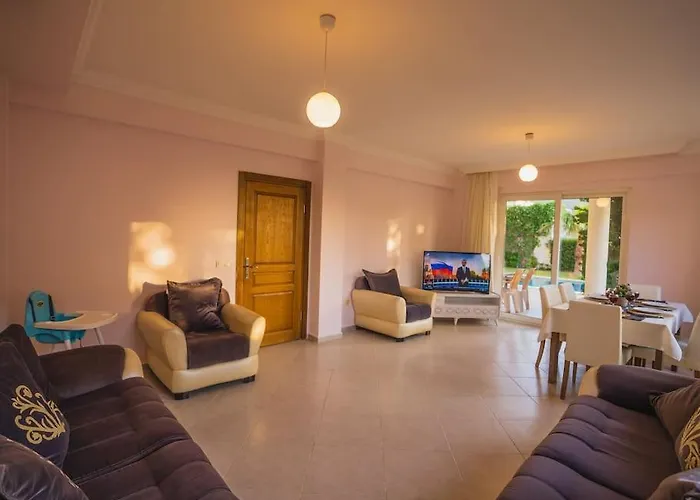 Oeluedenizde Genis Bahce Oezel Havuzlu Royal 11 Вилла *