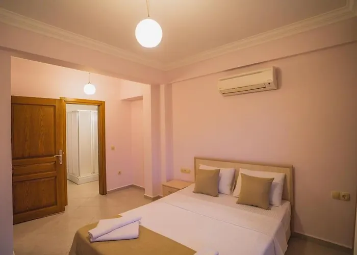 Вилла Oeluedenizde Genis Bahce Oezel Havuzlu Royal 11