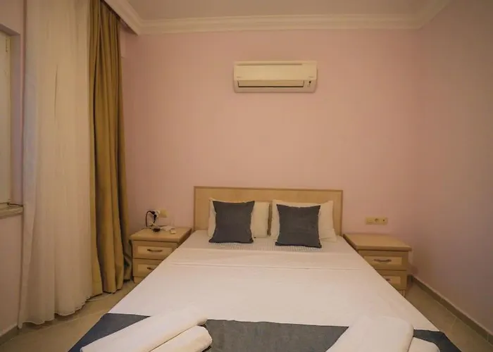 Oeluedenizde Genis Bahce Oezel Havuzlu Royal 11 Фетхие