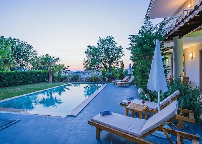 Oeluedenizde Genis Bahce Oezel Havuzlu Royal 11 *