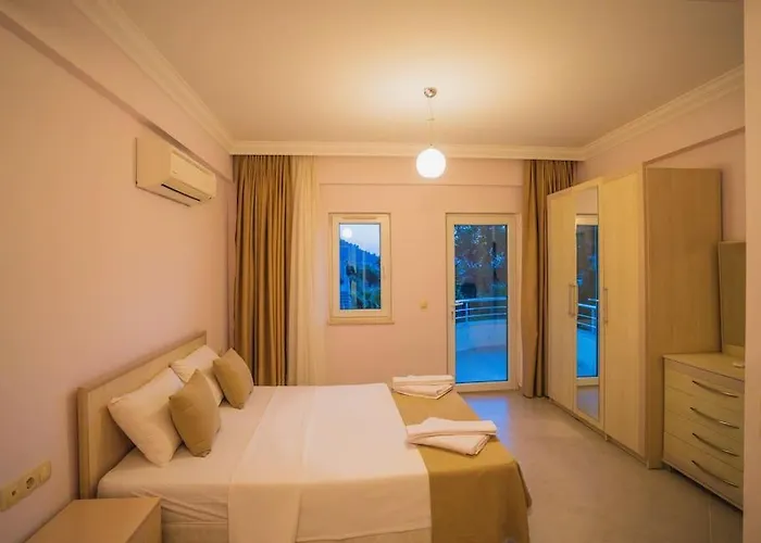 Oeluedenizde Genis Bahce Oezel Havuzlu Royal 11 Фетхие