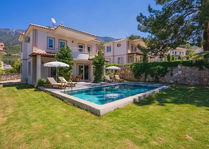 Вилла Oeluedenizde Genis Bahce Oezel Havuzlu Royal 11 *